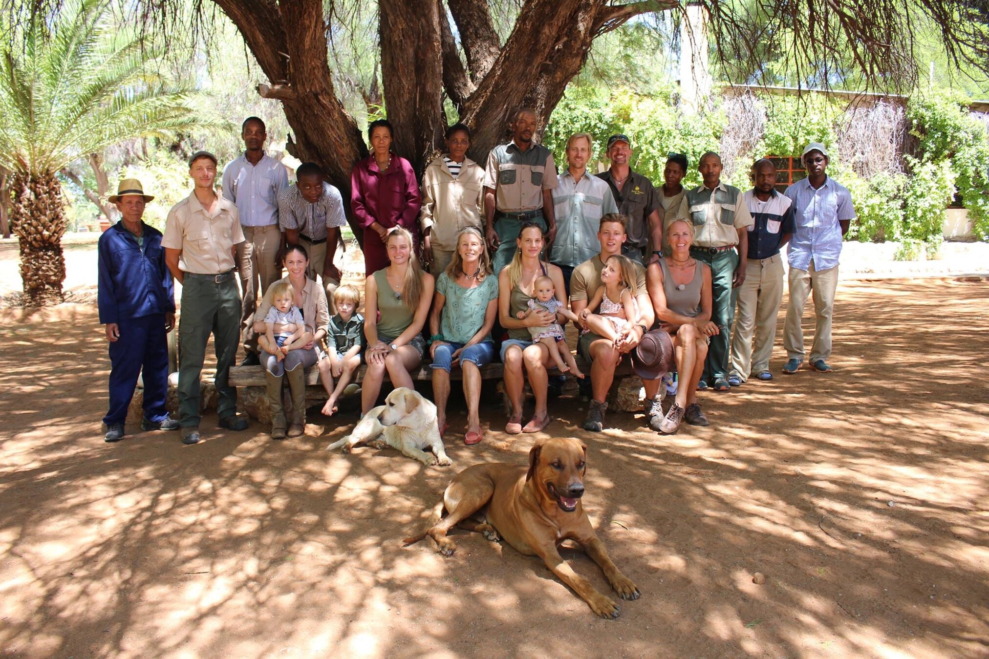 Familie Reinhard und Mitarbeiter Kuzikus Wildlife Reserve Namibia